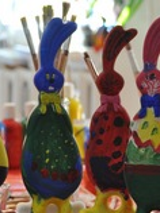 Drewniane, kolorowe zające