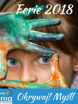 dziecko z rękoma od farby