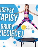 Dziewczynka na trampolinie