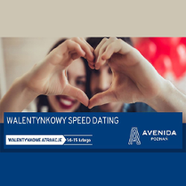 Dłonie kobiety złożone w serce, biały napis na granatowym tle