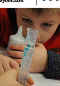 plakat - dziecko w laboratorium