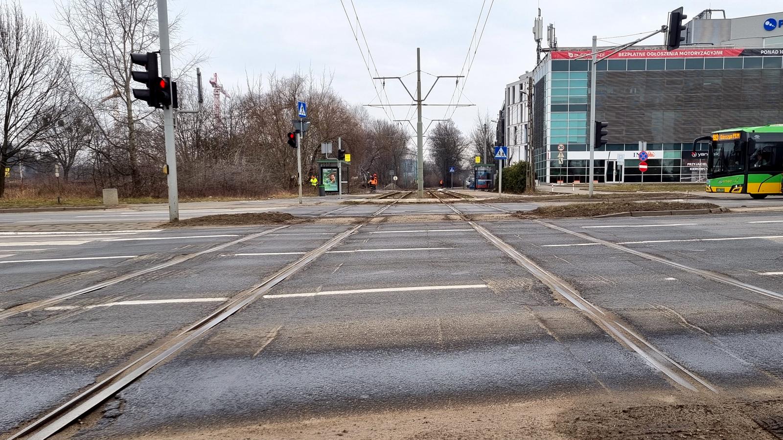 W sobotę, 1 marca, rozpoczną się prace związane z wymianą torowiska oraz nawierzchni drogowej przy nim na Al. Solidarności fot. MPK Zdjęcie torowiska na przecięciu z Al. Solidarnością